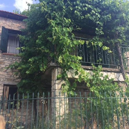Kesemi Apartment Kalavryta Bagian luar foto